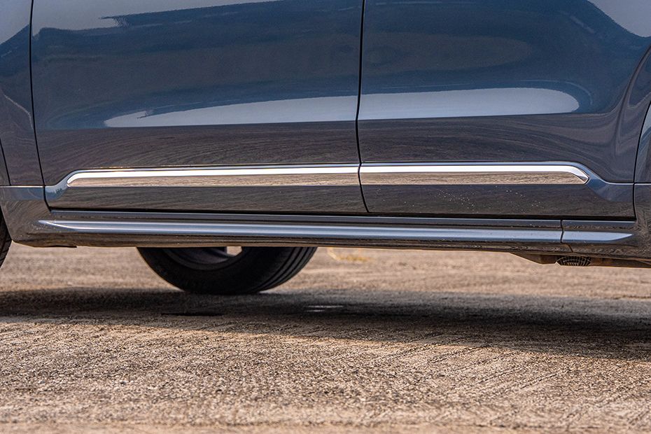 Side Skirt Image of XC90