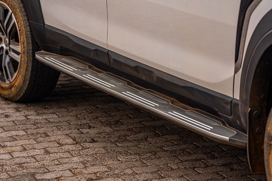Side Step Image of Majestor