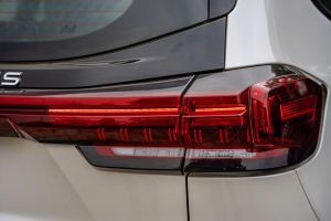 Taillight Image of Majestor