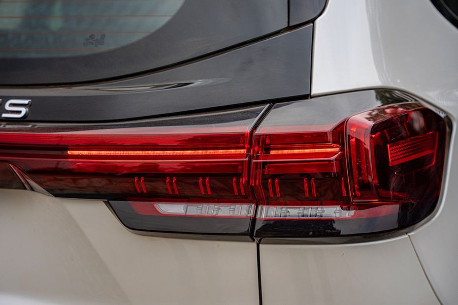 Taillight Image of Majestor