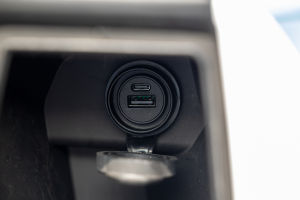 Charging ports of Hypevolt-R