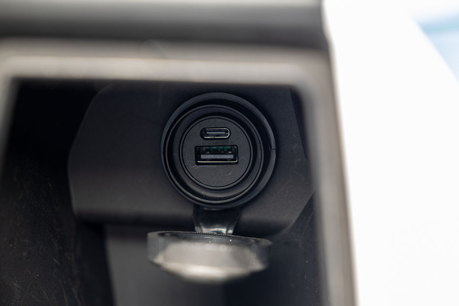 Charging ports of Hypevolt-R