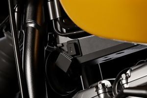 Charging ports of Street Bob
