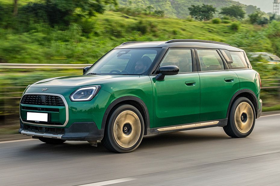 Driving: Front Left Quarter View Image of Countryman C