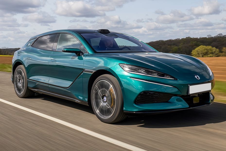 Driving: Front Right Quarter View Image of Z9 GT