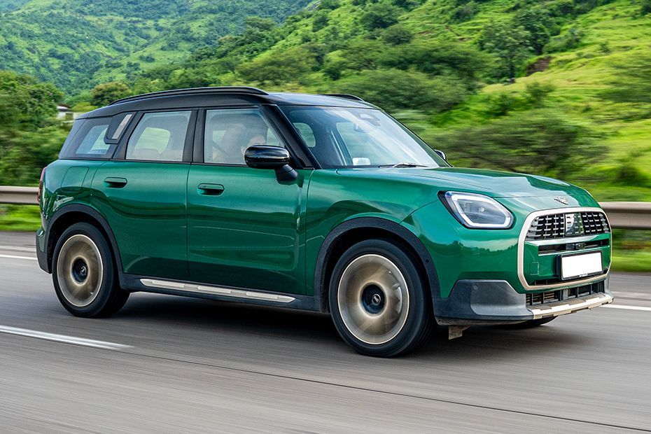 Driving: Front Right Quarter View Image of Countryman C