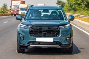 Driving: Front View Image of Elevate