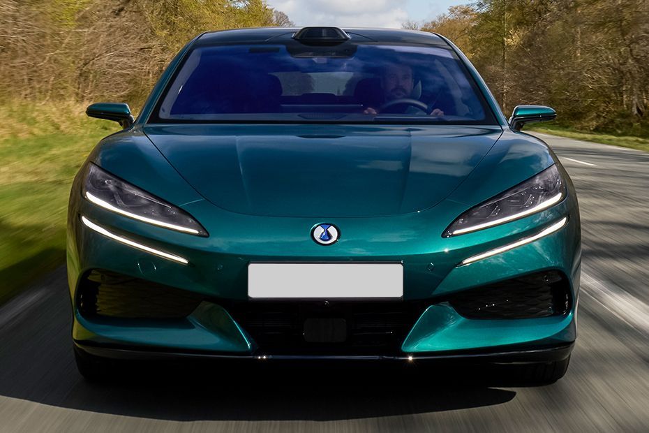 Driving: Front View Image of Z9 GT