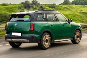 Driving: Rear Right Three Quarter View Image of Countryman C