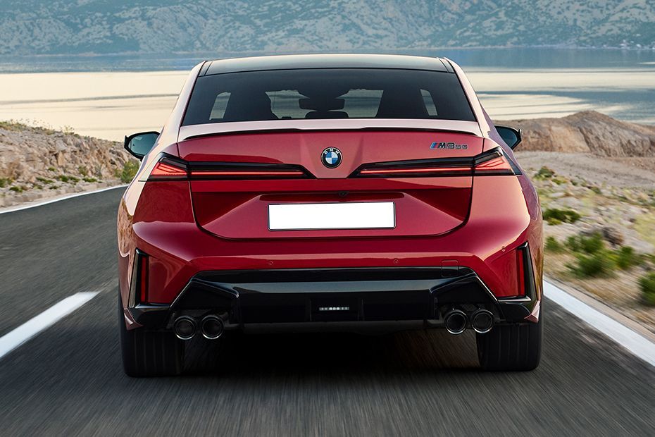 Driving: Rear View Image of 3 Series 2027