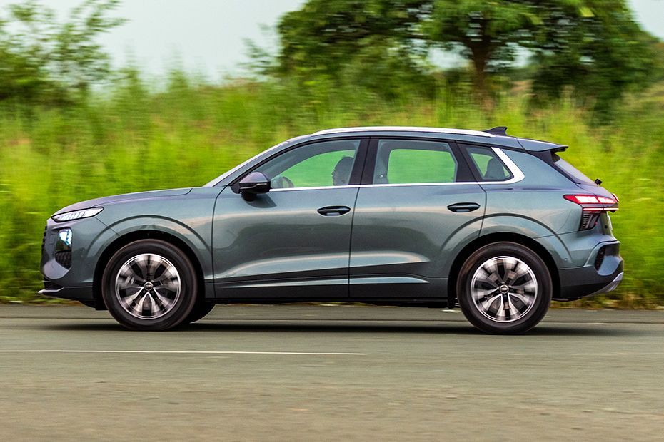 Driving: Side Profile (Left) View Image of Q3 2026