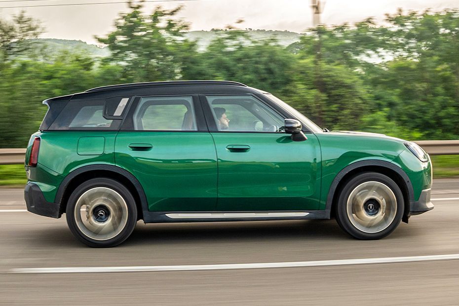 Driving: Side Profile (Right) View Image of Countryman C