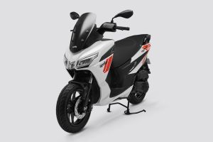 Front Left Quarter View View of SXR GT 125
