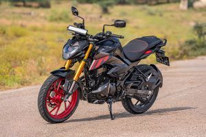 Front Left Quarter View View of Xtreme 160R 4V