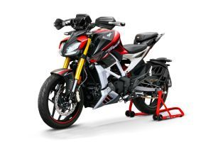 Front Left Quarter View View of Apache RTR 310