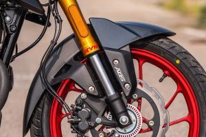 Front Mudguard & Suspension of Xtreme 160R 4V