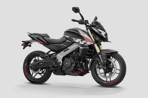 Front Right Quarter View of Pulsar NS400Z
