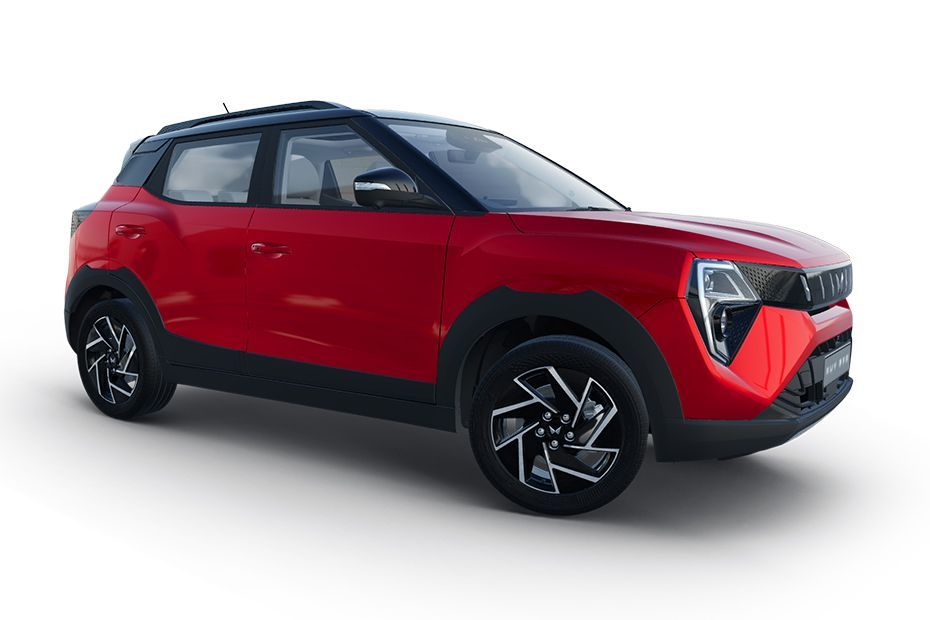 Front Right Quarter View Image of XUV 3XO