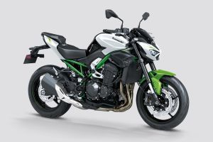Front Right Quarter View of Z900