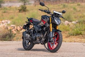 Front Right Quarter View of Xtreme 160R 4V