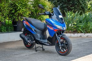 Front Right Quarter View of SXR GT 175