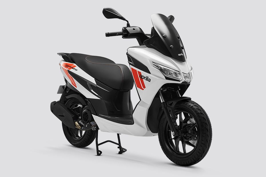 Front Right Quarter View of SXR GT 125