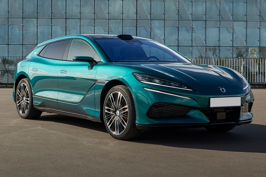 Front Right Quarter View Image of Z9 GT