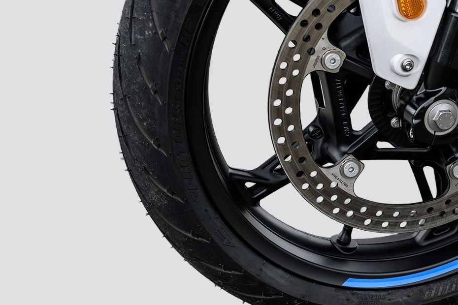 Front Tyre of F 450 R