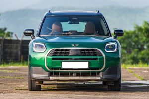 Front View Image of Countryman C