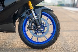 Front Wheel of YZF-R2
