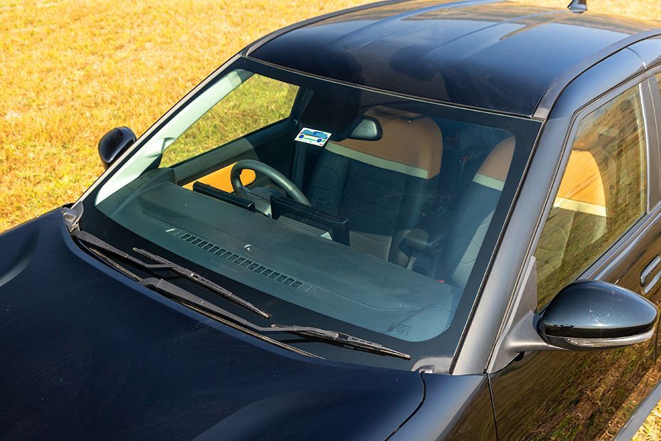 Front Windshield and Wiper Image of Basalt