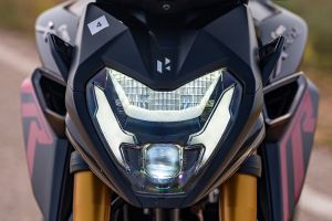 Headlamp of Xtreme 160R 4V