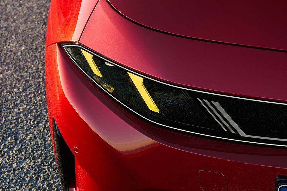 Headlight Image of 3 Series 2027