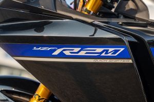 Model Badge of YZF-R2