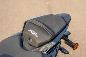 Pillion Seat of YZF-R2