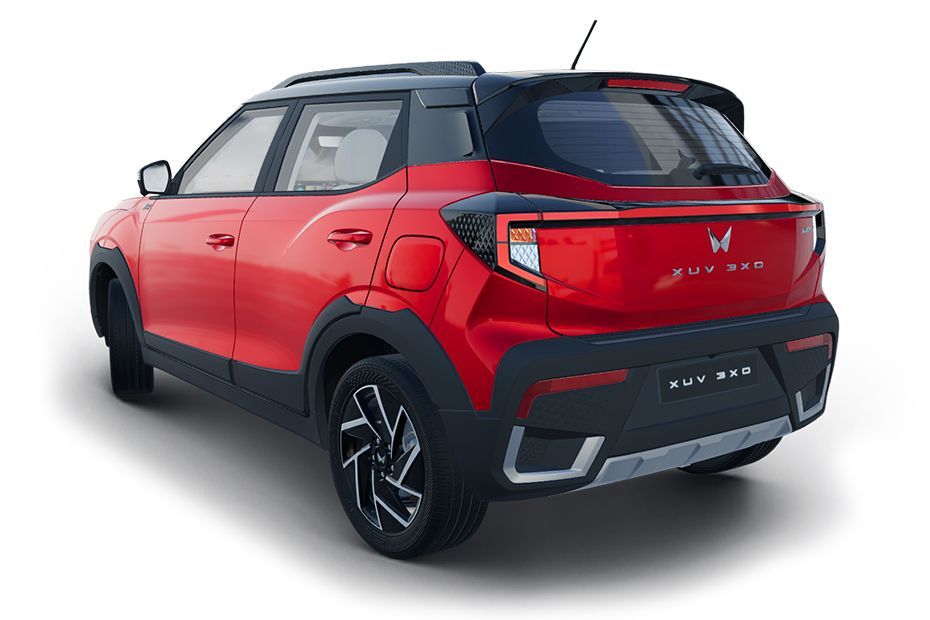 Rear Left Three Quarter View Image of XUV 3XO