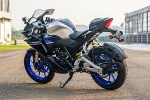 Rear Left Three Quarter View of YZF-R2