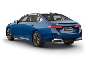 Rear Left Three Quarter View Image of i5 LWB