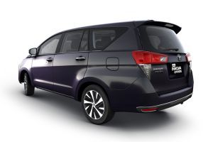 Rear Left Three Quarter View Image of Innova Crysta