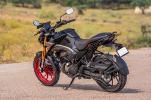 Rear Left Three Quarter View of Xtreme 160R 4V