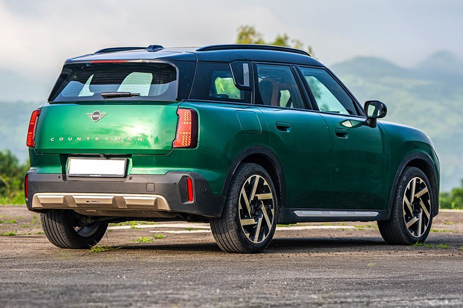 Rear Right Three Quarter View Image of Countryman C