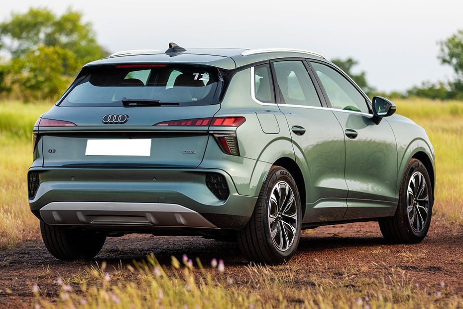 Rear Right Three Quarter View Image of Q3 2026