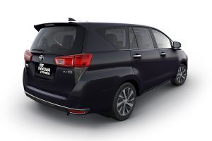 Rear Right Three Quarter View Image of Innova Crysta