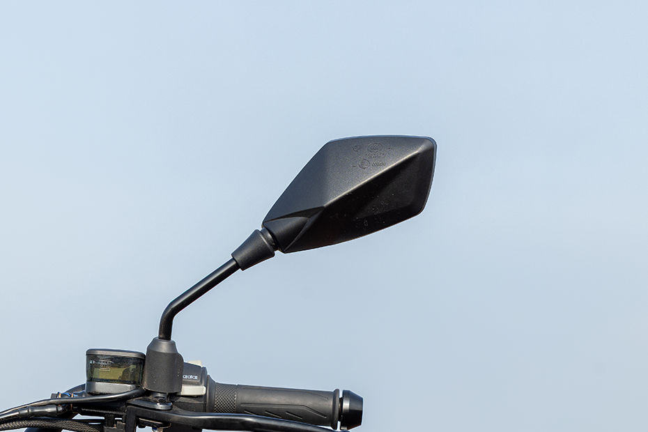 Rear View Mirror(Front View) of Model_