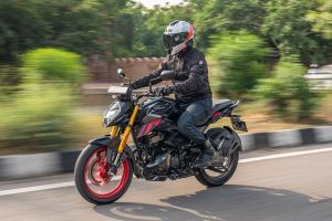 Riding: Front Left Quarter View of Xtreme 160R 4V