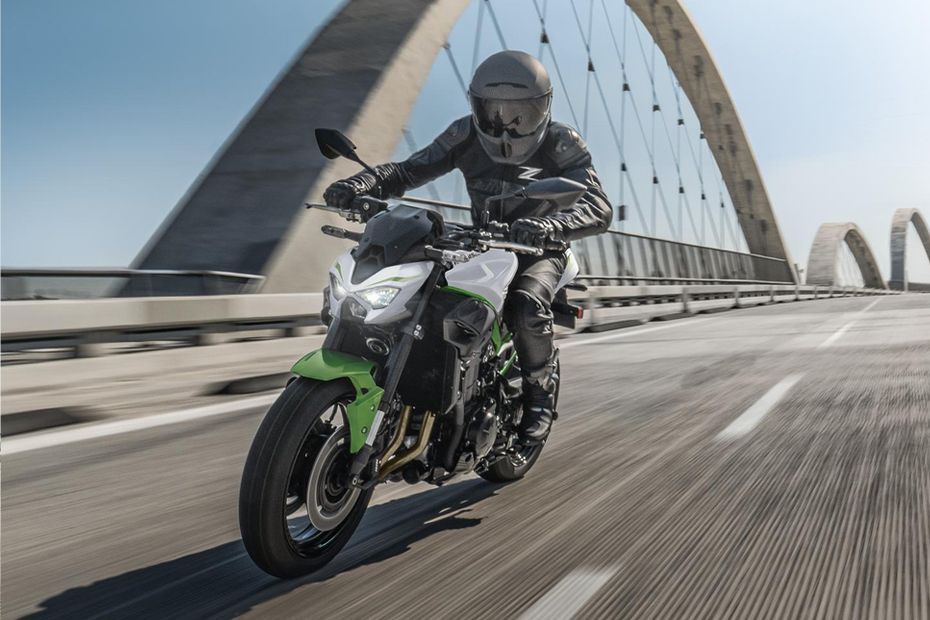 Riding: Front Left Quarter View of Z900