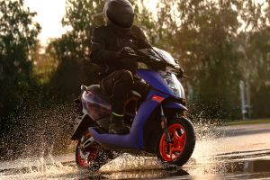 Riding: Front Right Quarter View of 450 Apex