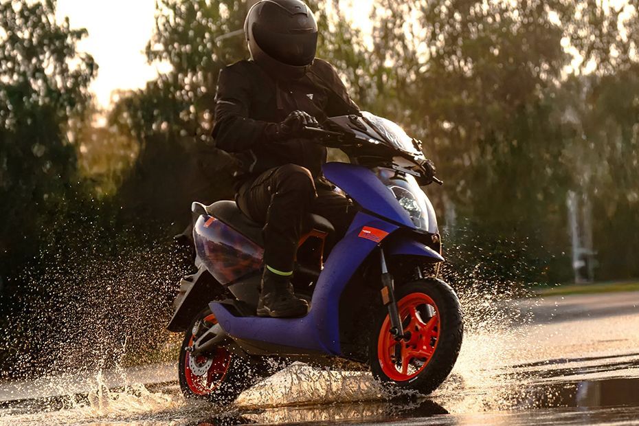 Riding: Front Right Quarter View of 450 Apex
