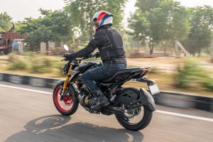Riding: Rear Left Three Quarter View of Xtreme 160R 4V
