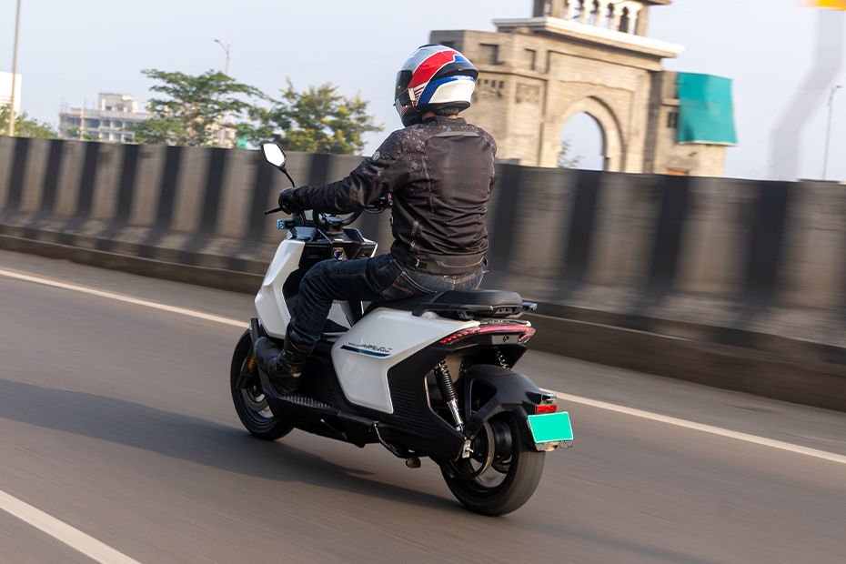 Riding: Rear Left Three Quarter View of Hypevolt-R